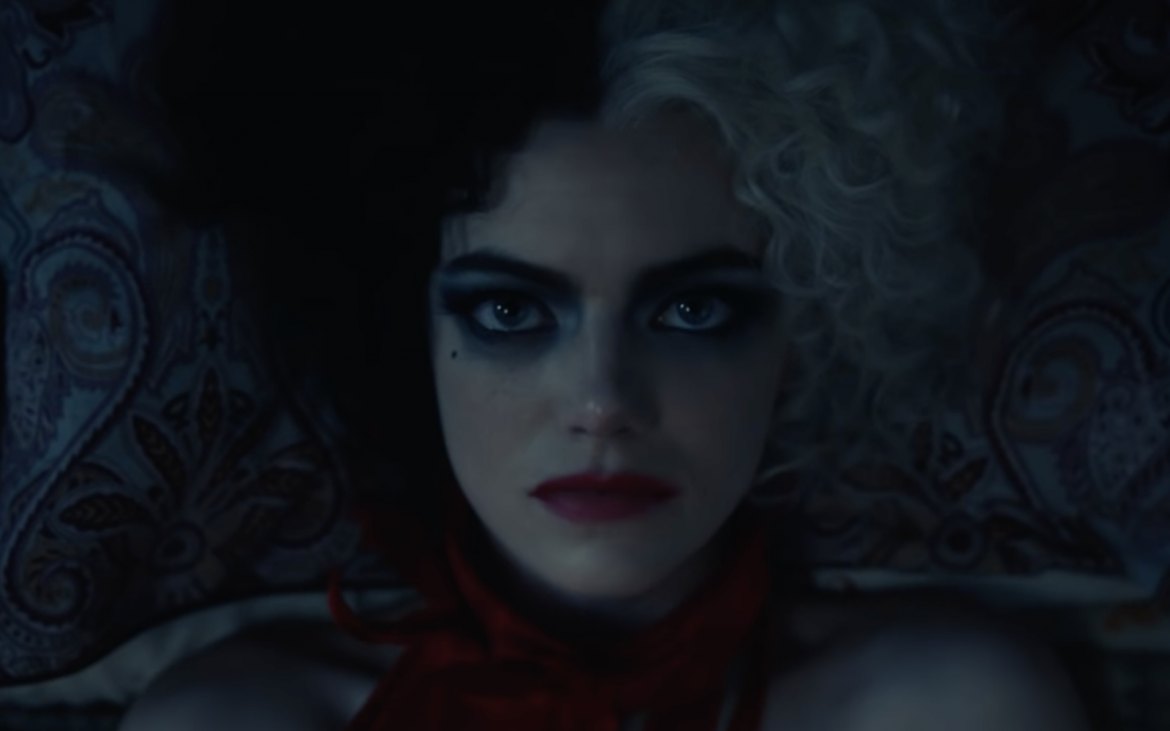 Nuevo tráiler de «Cruella» muestra a la villana contra la Baronesa Von Hellman